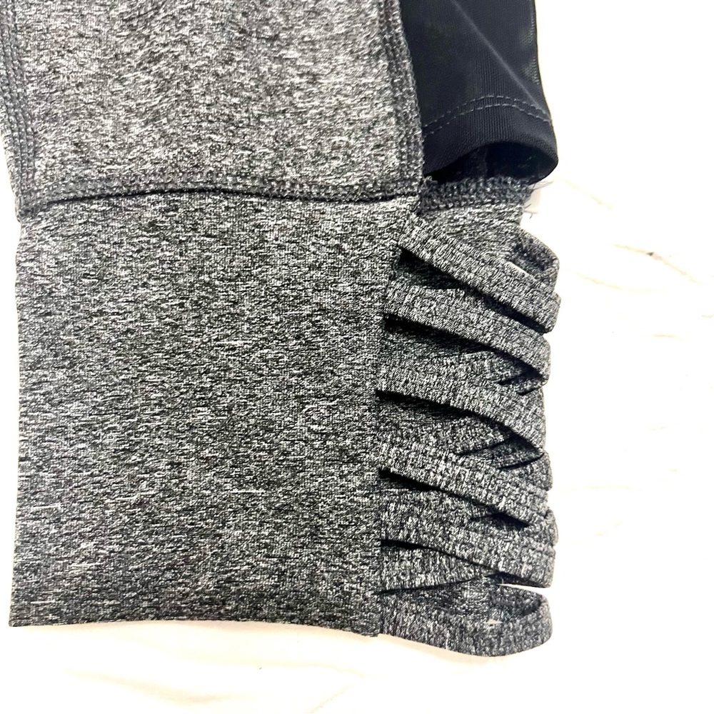NWT 90 DEGREE BY REFLEX HI RISE GREY CAPRI LEGGINGS with MESH & RUBBER INSERTS - Picture 4 of 9